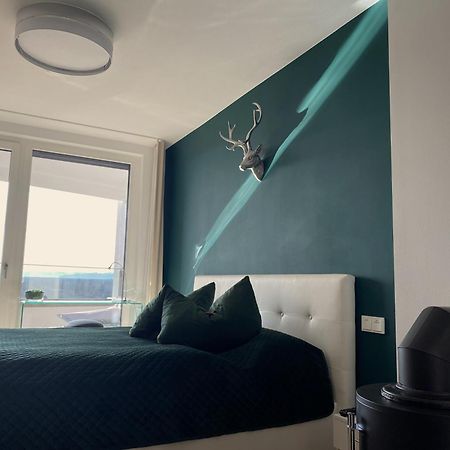 Alpen-Panorama Suite - Einzigartige Privatsuite Hoch Ueber Muenchen, 12Tes Og, Alpenblick, Loggia, Whirlpool, 15 Minuten Zum Zentrum, Ruhe Und Erholung In Der Stadt Muenchen Fuer Privat Und Geschaeftlich Reisende Luaran gambar