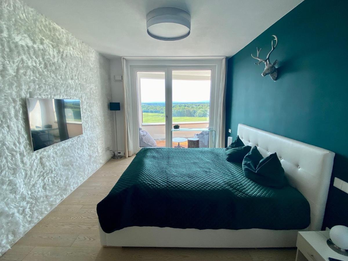 Alpen-Panorama Suite - Einzigartige Privatsuite Hoch Ueber Muenchen, 12Tes Og, Alpenblick, Loggia, Whirlpool, 15 Minuten Zum Zentrum, Ruhe Und Erholung In Der Stadt Muenchen Fuer Privat Und Geschaeftlich Reisende Luaran gambar