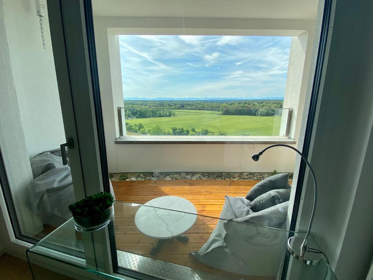 Alpen-Panorama Suite - Einzigartige Privatsuite Hoch Ueber Muenchen, 12Tes Og, Alpenblick, Loggia, Whirlpool, 15 Minuten Zum Zentrum, Ruhe Und Erholung In Der Stadt Muenchen Fuer Privat Und Geschaeftlich Reisende Luaran gambar