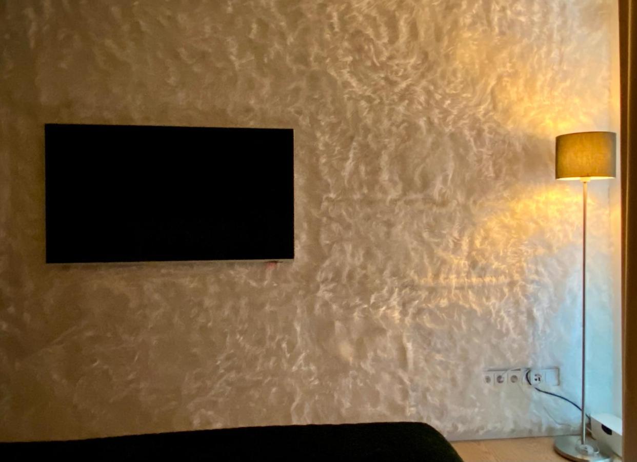 Alpen-Panorama Suite - Einzigartige Privatsuite Hoch Ueber Muenchen, 12Tes Og, Alpenblick, Loggia, Whirlpool, 15 Minuten Zum Zentrum, Ruhe Und Erholung In Der Stadt Muenchen Fuer Privat Und Geschaeftlich Reisende Luaran gambar