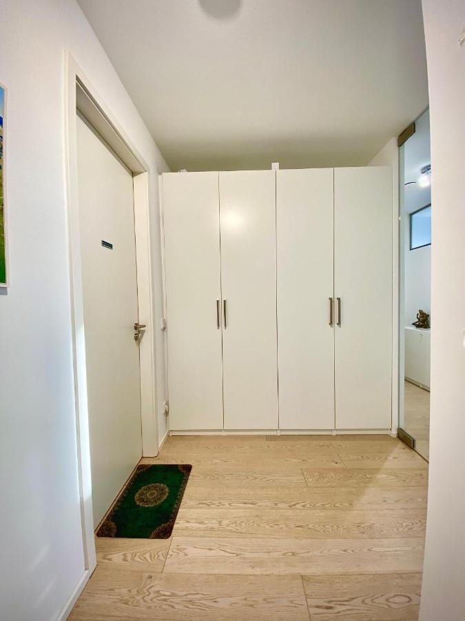 Alpen-Panorama Suite - Einzigartige Privatsuite Hoch Ueber Muenchen, 12Tes Og, Alpenblick, Loggia, Whirlpool, 15 Minuten Zum Zentrum, Ruhe Und Erholung In Der Stadt Muenchen Fuer Privat Und Geschaeftlich Reisende Luaran gambar