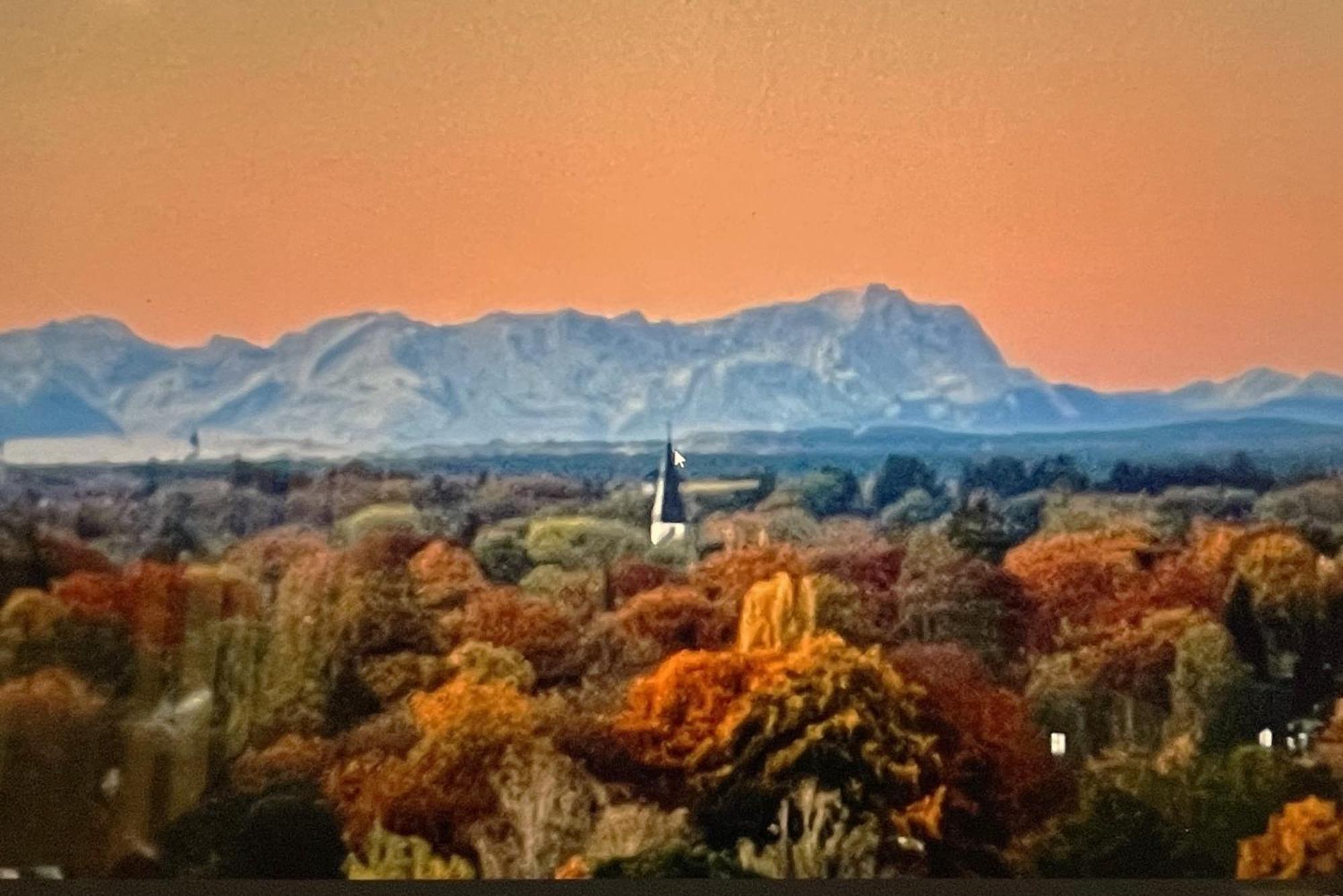 Alpen-Panorama Suite - Einzigartige Privatsuite Hoch Ueber Muenchen, 12Tes Og, Alpenblick, Loggia, Whirlpool, 15 Minuten Zum Zentrum, Ruhe Und Erholung In Der Stadt Muenchen Fuer Privat Und Geschaeftlich Reisende Luaran gambar