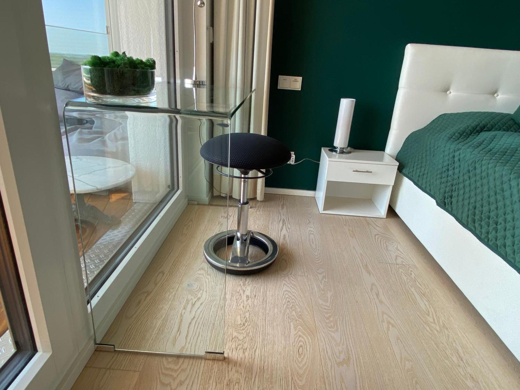 Alpen-Panorama Suite - Einzigartige Privatsuite Hoch Ueber Muenchen, 12Tes Og, Alpenblick, Loggia, Whirlpool, 15 Minuten Zum Zentrum, Ruhe Und Erholung In Der Stadt Muenchen Fuer Privat Und Geschaeftlich Reisende Luaran gambar