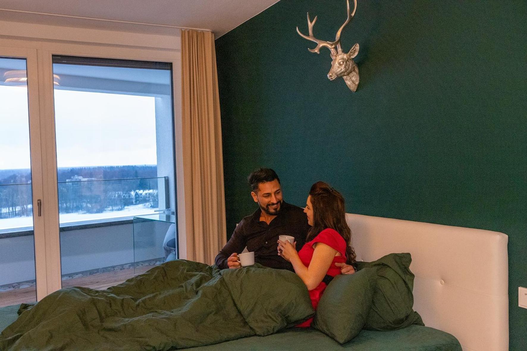 Alpen-Panorama Suite - Einzigartige Privatsuite Hoch Ueber Muenchen, 12Tes Og, Alpenblick, Loggia, Whirlpool, 15 Minuten Zum Zentrum, Ruhe Und Erholung In Der Stadt Muenchen Fuer Privat Und Geschaeftlich Reisende Luaran gambar